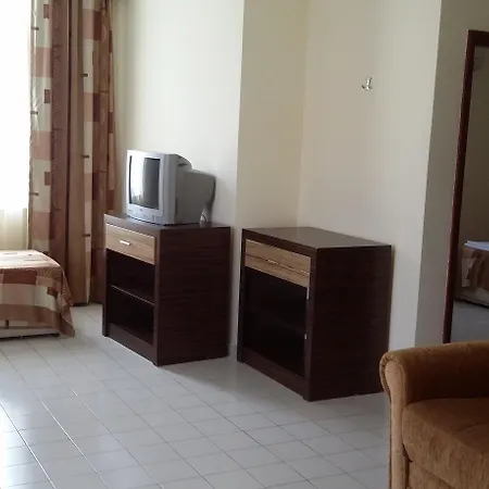 Primera & App Apartahotel