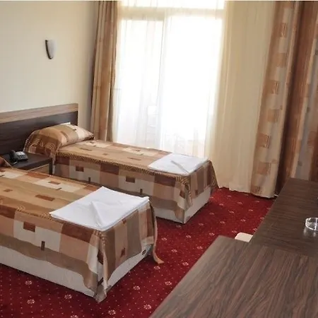 Primera & App Apartahotel 3*